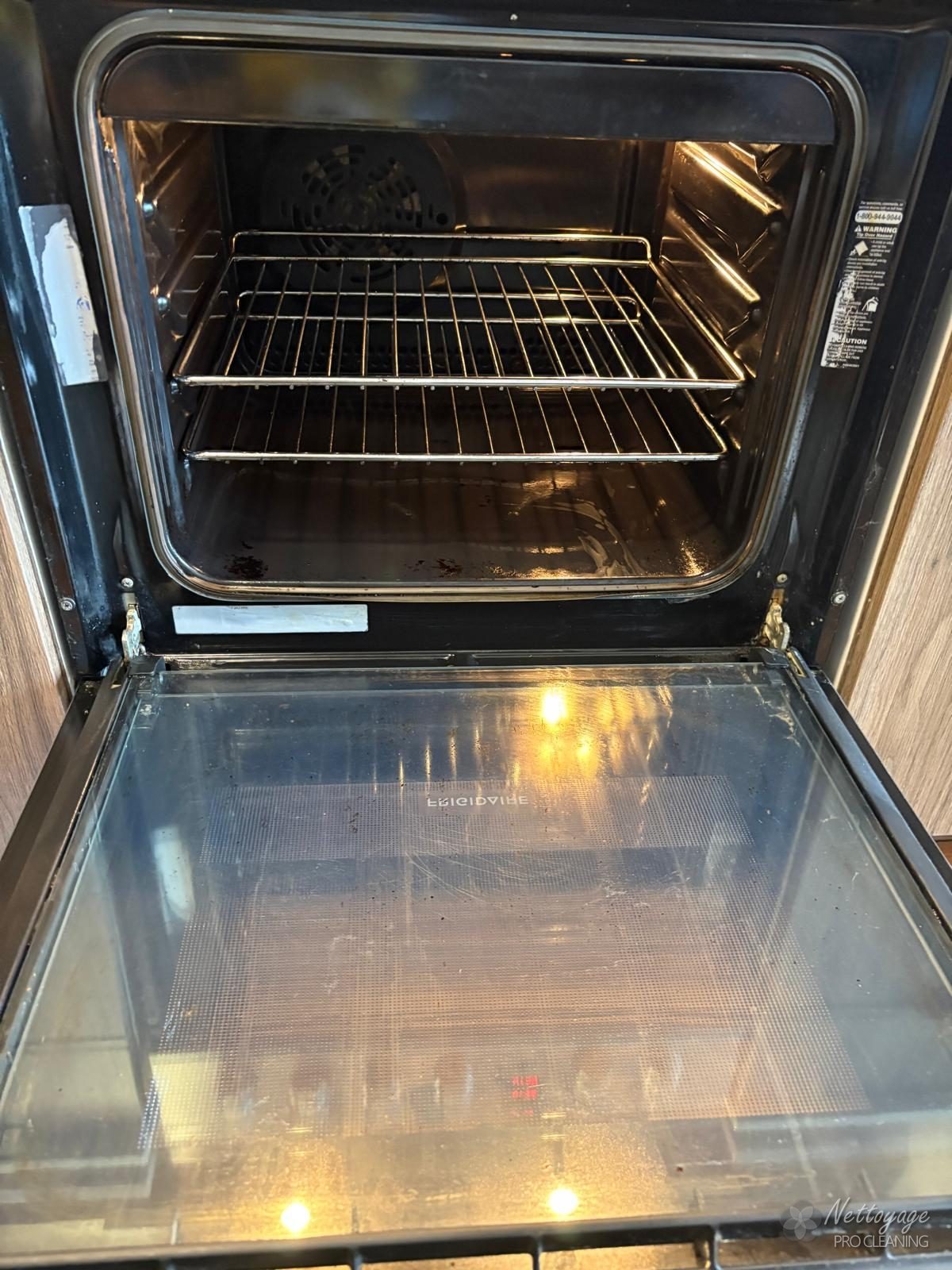 You are currently viewing How to Clean a Burnt Oven (Baking Soda Method That Works)