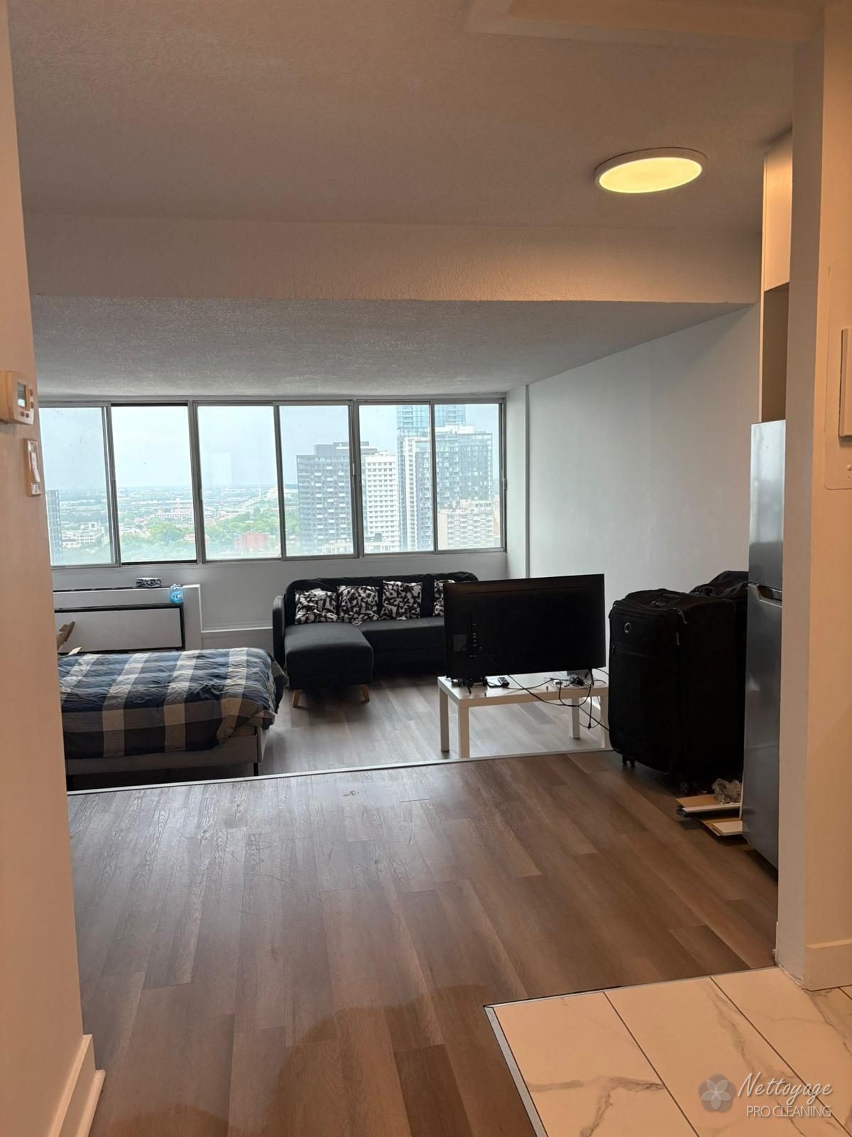 Clean studio apartment ready for move in
